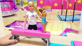 びっくり回転 バービー 体操教室  Barbie and Toddler Student Flippin Fun Gymnastics Dolls [upl. by Nojad345]