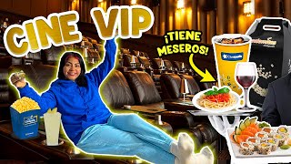 VISITANDO UN CINE VIP 🍾 TIENE MESEROS Y CAMAS 😱 ¡RESTAURANTE ADENTRO  CONNY MERLIN [upl. by Aihtnys]