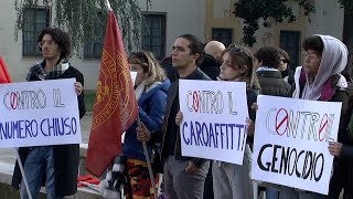 Pavia tagli ai fondi per le università gli studenti scendono in piazza [upl. by Nitsur]