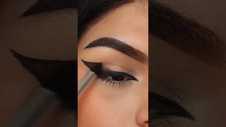 Easy eyeliner hack 😍✅ eyemakeup eyeliner newsong makeuptutorial eyelinertoturial hack shorts [upl. by Lednic605]