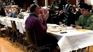 SG Spieringshoek doet samen met leerlingen docenten en ouders mee aan Witte Donderdag en iftar [upl. by Ielerol]