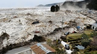 Ocean Overtops Wall  Japan Tsunami  La vidéo la plus choquante du tsunami au Japon [upl. by Gnouv]