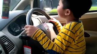 Bocah 6 tahun bisa bawa mobil sendiri [upl. by Hakim539]