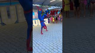 Homem aranha fazendo surpresa de aniversário spiderman shortsfeed aniversariante [upl. by Marianne]