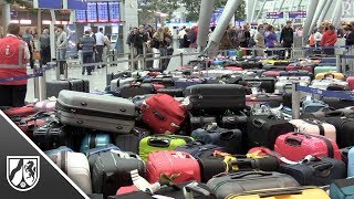 Störung am Flughafen Düsseldorf  2500 Koffer bleiben zurück [upl. by Trub849]