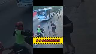 Ladrões assaltam estudante em ponto de ônibus quando de repente policia ogas rota pm [upl. by Singh]