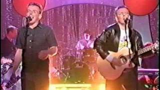 Proclaimers  Im Gonna Be 500 Miles on Graham Norton 2001 [upl. by Ahsitak]