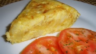 Tortilla de Patata con Cebolla  Receta de cocina española [upl. by Noiramed538]