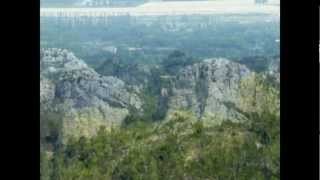 Les Baux de Provence mit seiner Felsenburg [upl. by Nahtonoj]