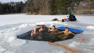 Im Eisloch Eisschwimmen im Erlinger Weiher [upl. by Arremat]