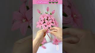 How to DIY gradient Lily with pipe cleaners tips diy shorts flowerarrangementfloristdiyflowers [upl. by Adlecirg]