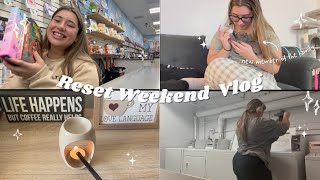 weekend reset vlog ✨🧹💕 life updates… new apartment new kitty and current reads [upl. by Nasia535]