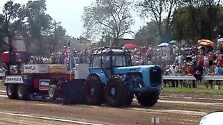 Dutra D4KB tractor pulling Hajdúböszörmény 2011 [upl. by Arah]