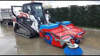 Italclean Europe spazzatrice umidificante per trattore skid loader sweeper attachment [upl. by Vala457]