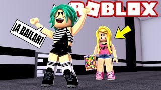 SI FALLAN BAILAS DELANTE DE LA BESTIA HACKEA O MUERE en ROBLOX FLEE THE FACILITY 😱 [upl. by Altman870]