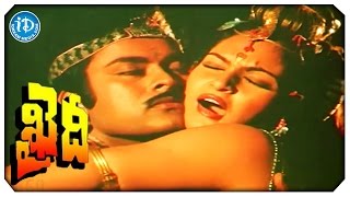 Khaidi No 150 Movie Chiranjeevi Craze in Karnataka  Ram Charan  Kajal Aggarwal  KhaidiNo150 [upl. by Flaherty429]