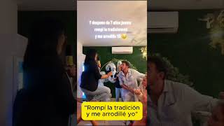 Rompí la tradición y me arrodillé yo Sorprende a su novio en plena celebración con romántica pedida [upl. by Nobel]