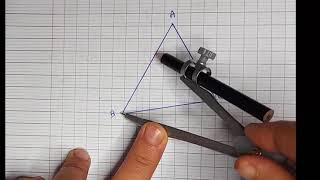 Droites remarquables dans un triangle Mediatrices [upl. by Gievlos]