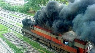 Crazy COLD STARTING UP DIESEL LOCOMOTIVE Engines and Smoke [upl. by Olmsted543]