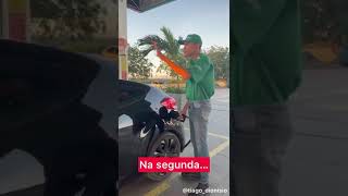 Traduzindo Frentista de Posto de Gasolina 😂 Shorts [upl. by Khano]