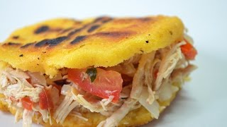 VIAJE CULINARIO Arepas rellenas Colombia [upl. by Dahsraf]