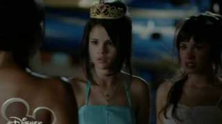 Clip Two Worlds Collide  Programa de proteção para princesas com Demi lovato e Selena Gomez [upl. by Ecurb]