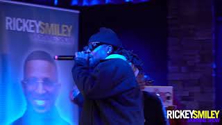 Wale Performs quotOn Chillquot Live [upl. by Cobby]