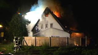 Wohnhaus in Flammen in Oekoven 592015 [upl. by Ynomrah]