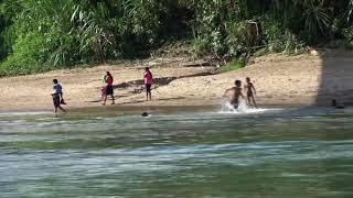 NIÑOS BAÑÁNDOSE EN EL RÍO CAMISEA [upl. by Fey]