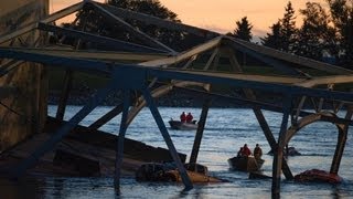 Watch Washington bridge collapse [upl. by Dolphin760]