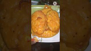 Bengali style garam garam begun bhaja😋 short bengalidish bengalifood cooking recipe [upl. by Lachman]