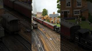 1955 Southern CrossCountry steam trains pass on Ewhurst Green model railway [upl. by Yssenhguahs]