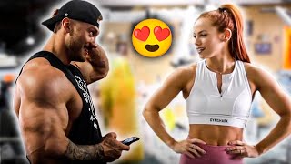 CHRIS BUMSTEAD ENTRENA CON CHICAS DE GYM Y ASI REACCIONAN  Victor Valdivia [upl. by Linneman]