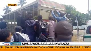 Mvua yasababisha mafuriko adha kwa watumia barabara Mwanza [upl. by Marketa404]