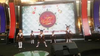 Rudolph the red nosed reindeer dance  kids dance  christmas dance [upl. by Torre]