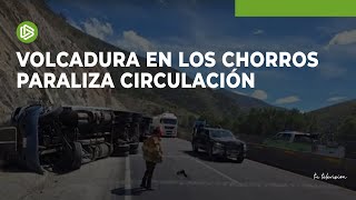 Volcadura en Los Chorros paraliza circulación [upl. by Herb]