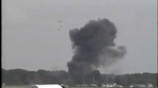 F117 Stealth Fighter Crash  Martins Airshow [upl. by Ilrebmyk]