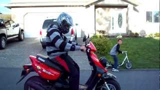 Yamaha Zuma BWS 50 Rideby and Rev [upl. by Scarlett]