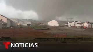 Un potente tornado deja devastación en la carretera Interestatal 65  Noticias Telemundo [upl. by Enwad298]