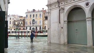 Maltempo a Venezia torna lacqua alta allagata piazza San Marco [upl. by Zared]