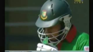 Tamim Iqbal Munaf Patel Fight 2007 World Cup [upl. by Ellatsirhc]