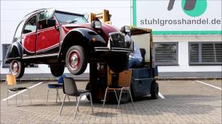 Unglaublicher Auto Test von Klapptische  Stühle mit Oldtimer 2CV Ente [upl. by Gwenny]