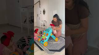 Hediyemizin güzelliğine bakın🥰 birgünüm baby keşfet ikizbebek vlog yürüteç oyuncak hediye [upl. by Erdrich]