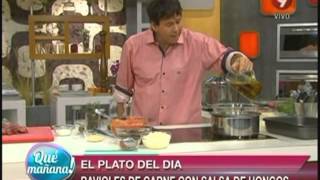 El plato del día Ravioles de carne con salsa de hongos [upl. by Ardnikat]