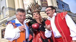 CAST Snow White REVIEW Bradford Alhambra Panto 2019 Billy Pearce Faye Toza Paul Chuckle [upl. by Melisent]