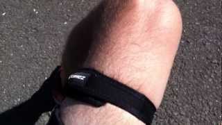 Knee strap for running with IT band syndrome [upl. by Navada433]