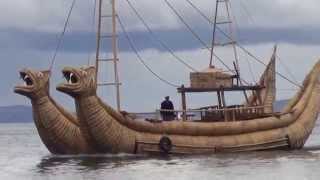 Caballitos de Totora Embarcación típica del lago TiticacaIsla del Sol Bolivia [upl. by Ludeman]