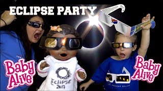 BABY ALIVE has a ECLIPSE PARTY Eclipse2017  The Lilly and Mommy Show The TOYTASTIC Sisters [upl. by Dnalsor]