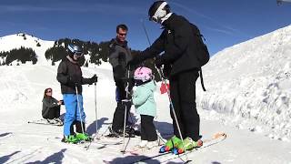 Prinsesse Athena står på ski for første gang [upl. by Llenoil159]