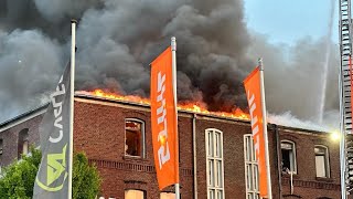 Grote brand verwoest voormalig hoofdkantoor EBV in Kohlscheid Nederlandse brandweer assisteert [upl. by Siuqramed720]